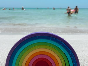 Szilikon szivárvány fejlesztő játék