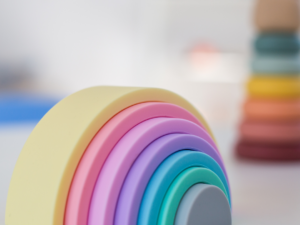 Szilikon szivárvány fejlesztő játék